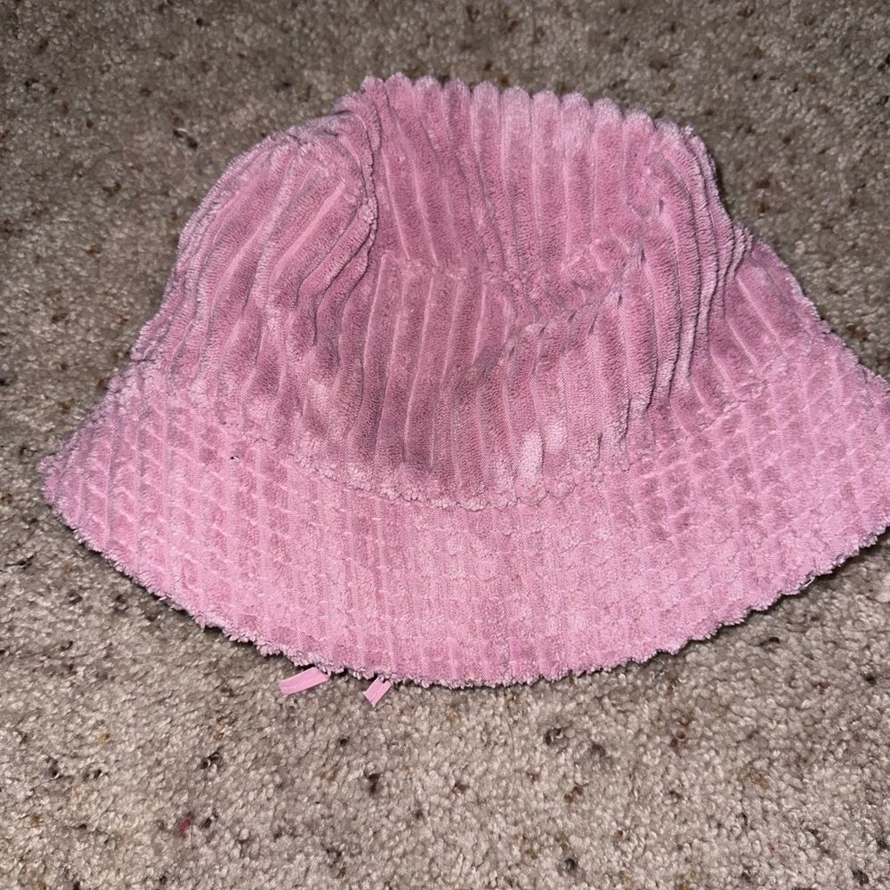 bucket hat